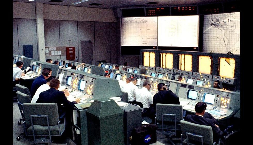 El astronauta y el control de misión